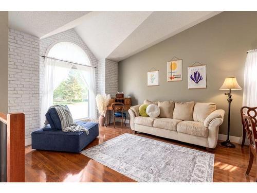 309 Sunvale Drive Se, Calgary, AB - Indoor Photo Showing Living Room
