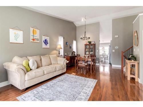 309 Sunvale Drive Se, Calgary, AB - Indoor Photo Showing Living Room