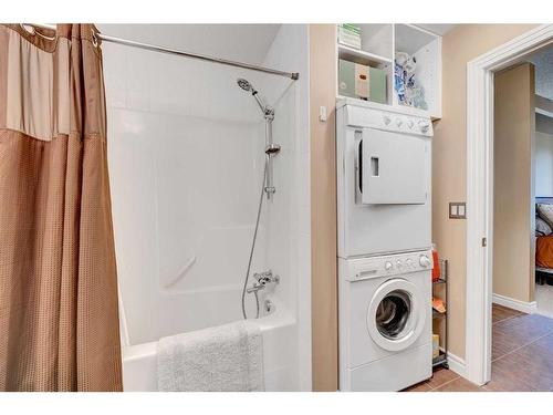 111-3111 34 Avenue Nw, Calgary, AB - Indoor Photo Showing Laundry Room