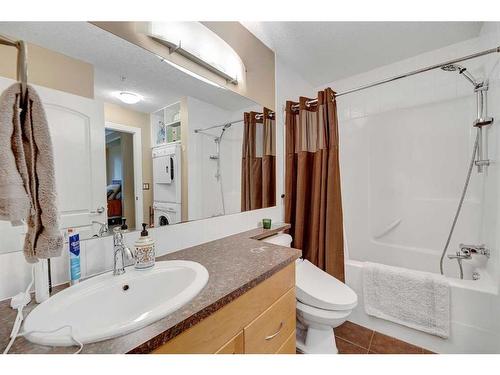 111-3111 34 Avenue Nw, Calgary, AB - Indoor Photo Showing Bathroom
