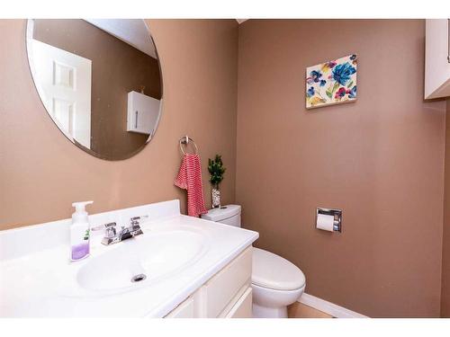 37 Edgeburn Crescent Nw, Calgary, AB - Indoor Photo Showing Bathroom