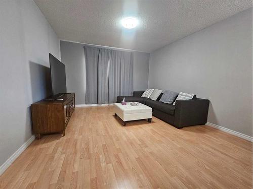 3 Riverwood Close Se, Calgary, AB - Indoor