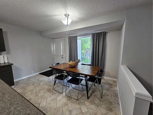 3 Riverwood Close Se, Calgary, AB - Indoor