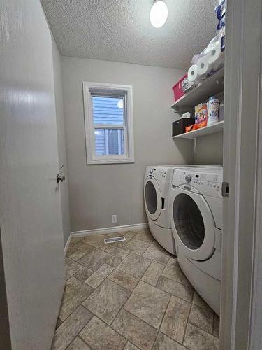 3 Riverwood Close Se, Calgary, AB - Indoor Photo Showing Laundry Room