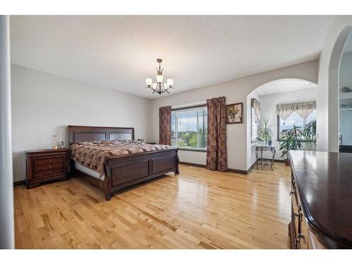 30 Everhollow Rise Sw, Calgary, AB - Indoor Photo Showing Other Room