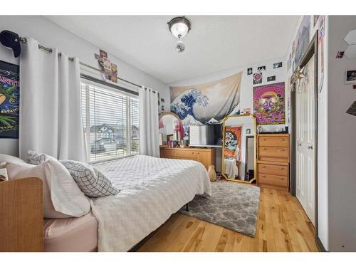 30 Everhollow Rise Sw, Calgary, AB - Indoor Photo Showing Living Room