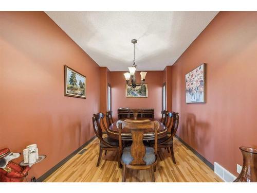 30 Everhollow Rise Sw, Calgary, AB - Indoor Photo Showing Dining Room