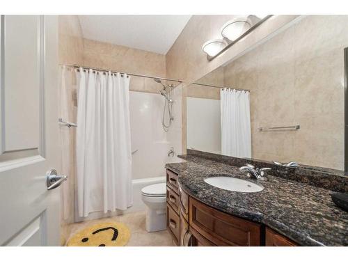 30 Everhollow Rise Sw, Calgary, AB - Indoor Photo Showing Bathroom