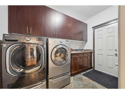 30 Everhollow Rise Sw, Calgary, AB - Indoor Photo Showing Laundry Room