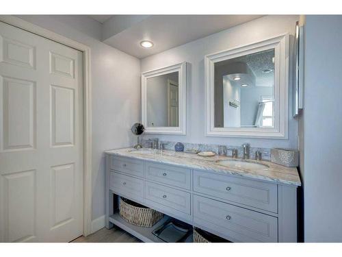 19 Crystal Shores Road, Okotoks, AB - Indoor Photo Showing Bathroom