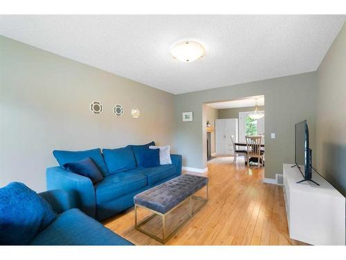 64 Ranchridge Way Nw, Calgary, AB - Indoor Photo Showing Living Room