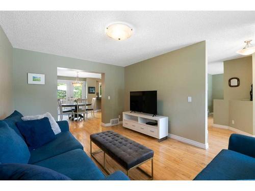 64 Ranchridge Way Nw, Calgary, AB - Indoor Photo Showing Living Room