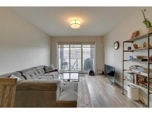 314-1899 45 Street Nw, Calgary, AB - Indoor Photo Showing Living Room