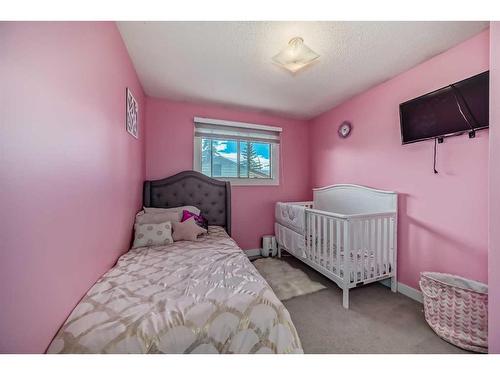 1708 65 Street Ne, Calgary, AB - Indoor Photo Showing Bedroom