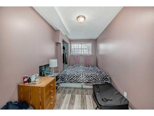 1708 65 Street Ne, Calgary, AB - Indoor Photo Showing Bedroom