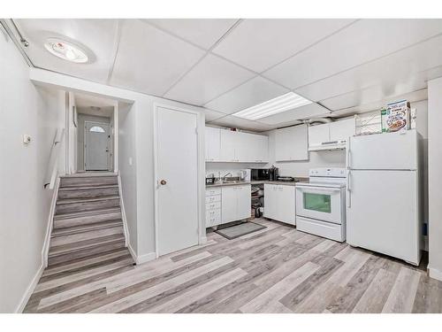 1708 65 Street Ne, Calgary, AB - Indoor Photo Showing Kitchen