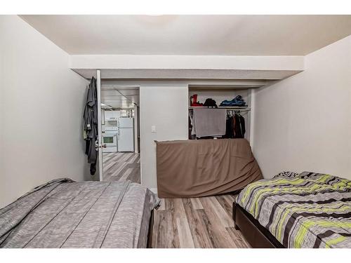 1708 65 Street Ne, Calgary, AB - Indoor Photo Showing Bedroom