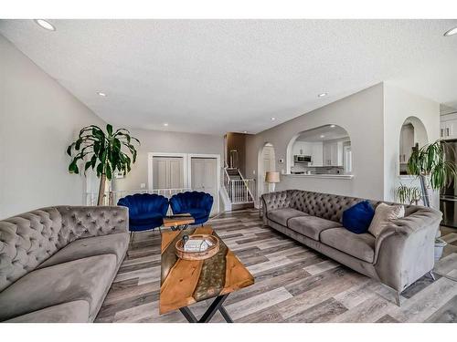 1708 65 Street Ne, Calgary, AB - Indoor Photo Showing Living Room