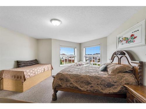 131 Tarawood Grove, Calgary, AB - Indoor Photo Showing Bedroom