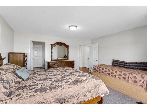 131 Tarawood Grove, Calgary, AB - Indoor Photo Showing Bedroom