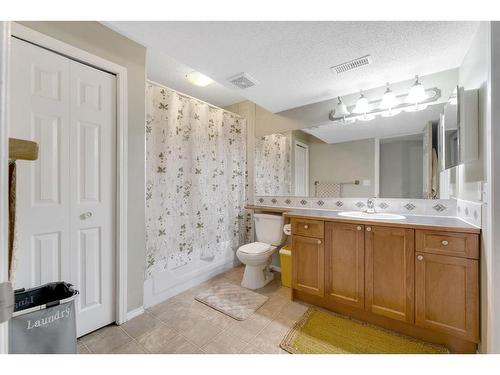 131 Tarawood Grove, Calgary, AB - Indoor Photo Showing Bathroom