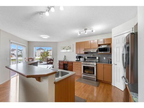 131 Tarawood Grove, Calgary, AB - Indoor Photo Showing Kitchen