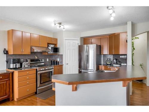 131 Tarawood Grove, Calgary, AB - Indoor Photo Showing Kitchen With Double Sink