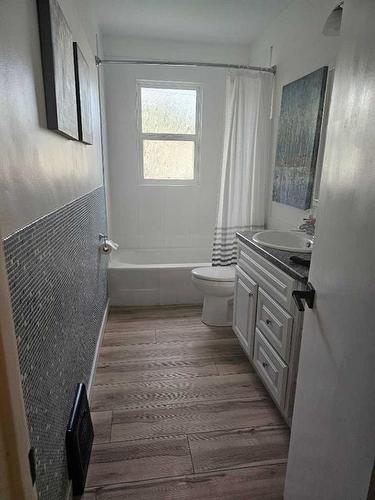 12927 71 Street Nw, Edmonton, AB - Indoor Photo Showing Bathroom