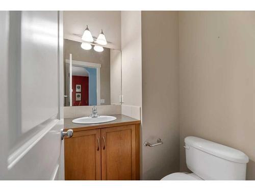 48 Elgin View Se, Calgary, AB - Indoor Photo Showing Bathroom