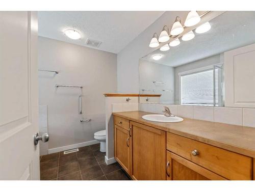 48 Elgin View Se, Calgary, AB - Indoor Photo Showing Bathroom