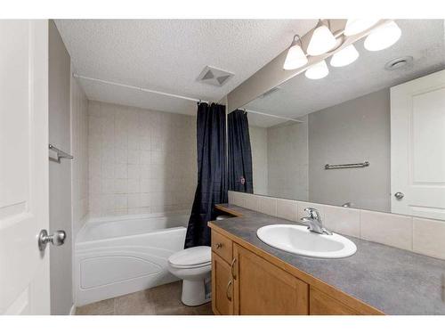 48 Elgin View Se, Calgary, AB - Indoor Photo Showing Bathroom