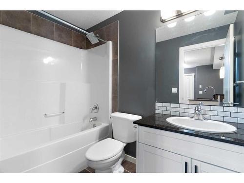 312-141 Mountain Street, Cochrane, AB - Indoor Photo Showing Bathroom