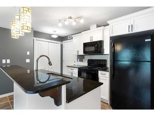 312-141 Mountain Street, Cochrane, AB - Indoor Photo Showing Kitchen