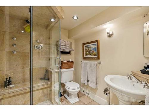 1712 25 Street Sw, Calgary, AB - Indoor Photo Showing Bathroom