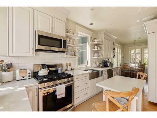 1712 25 Street Sw, Calgary, AB - Indoor Photo Showing Kitchen With Upgraded Kitchen