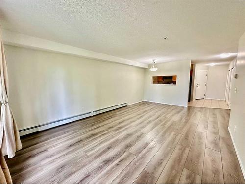 1108-2518 Fish Creek Boulevard Sw, Calgary, AB - Indoor Photo Showing Other Room