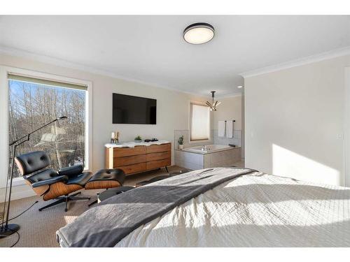 275114 Lochend Road, Rural Rocky View County, AB - Indoor Photo Showing Bedroom