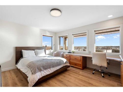 275114 Lochend Road, Rural Rocky View County, AB - Indoor Photo Showing Bedroom