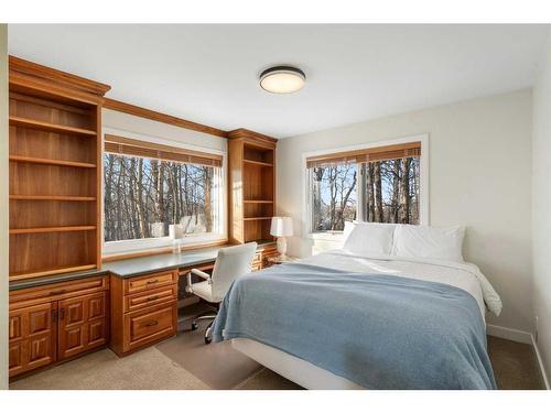 275114 Lochend Road, Rural Rocky View County, AB - Indoor Photo Showing Bedroom