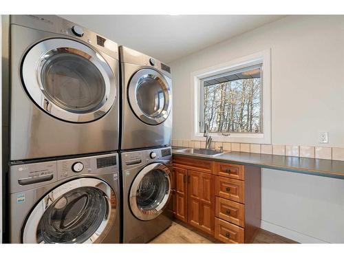 275114 Lochend Road, Rural Rocky View County, AB - Indoor Photo Showing Laundry Room