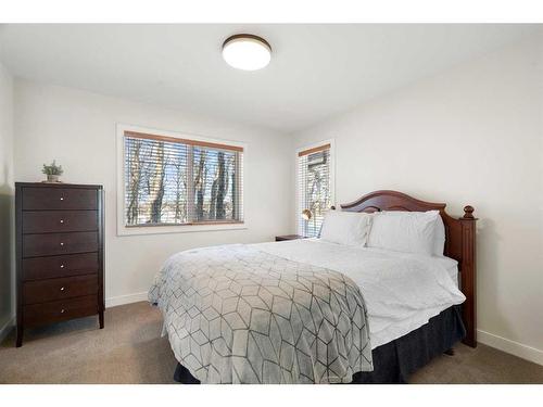 275114 Lochend Road, Rural Rocky View County, AB - Indoor Photo Showing Bedroom