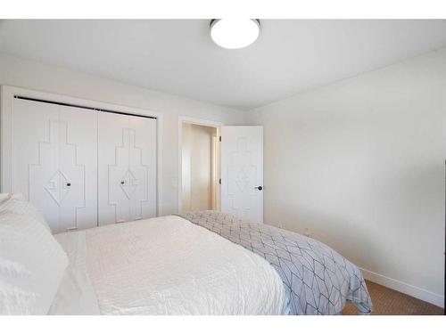 275114 Lochend Road, Rural Rocky View County, AB - Indoor Photo Showing Bedroom