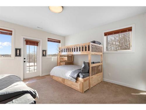 275114 Lochend Road, Rural Rocky View County, AB - Indoor Photo Showing Bedroom