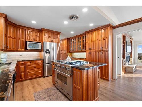 275114 Lochend Road, Rural Rocky View County, AB - Indoor Photo Showing Kitchen