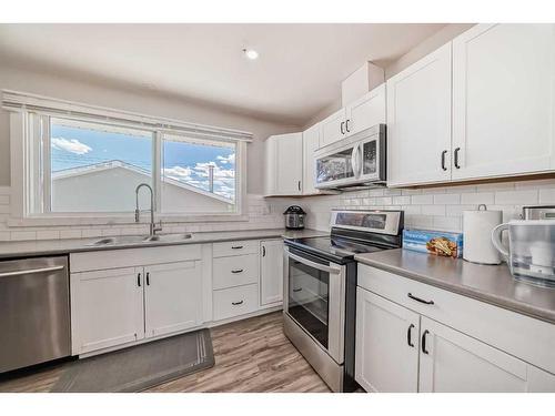 4611 Forman Crescent Se, Calgary, AB - Indoor Photo Showing Kitchen With Stainless Steel Kitchen