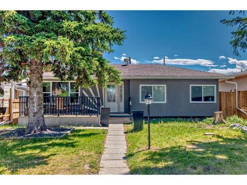 4611 Forman Crescent Se, Calgary, AB - Outdoor