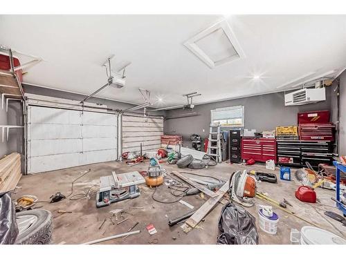 4611 Forman Crescent Se, Calgary, AB - Indoor Photo Showing Garage