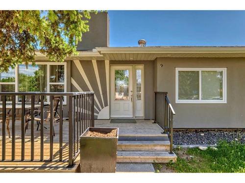 4611 Forman Crescent Se, Calgary, AB - Outdoor