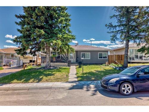 4611 Forman Crescent Se, Calgary, AB - Outdoor