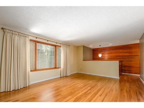 1012 Cannock Road Sw, Calgary, AB - Indoor Photo Showing Other Room